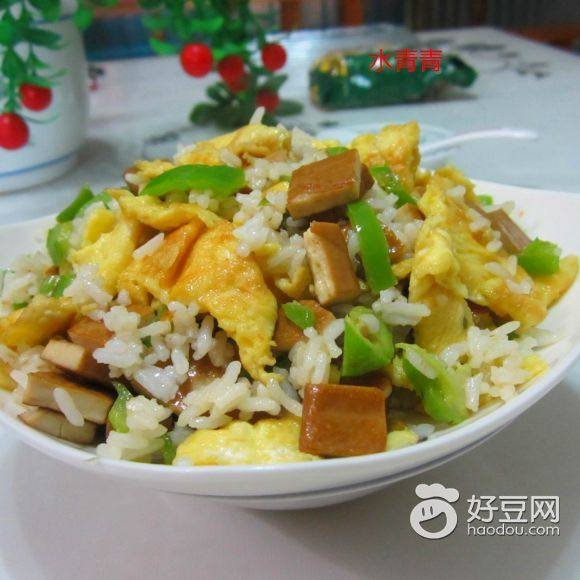 鸡蛋豆腐丁炒饭